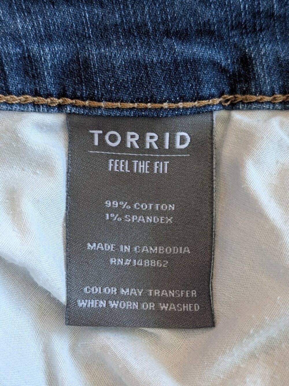 Torrid Women's Medium Wash Frayed Rew Hem Denim Jean Shorts Size 10 - Picture 7 of 8